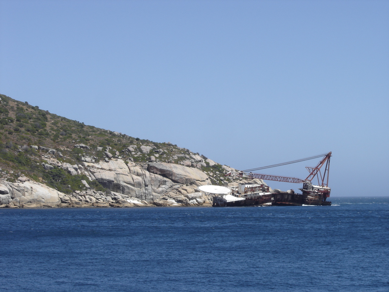 SS Oakburn and Bos 400 — Wikimedia Commons | License: CC-BY-SA-3.0 | Source: http://commons.wikimedia.org/wiki/Special:FilePath/BOS%20400%202006-02-05.JPG