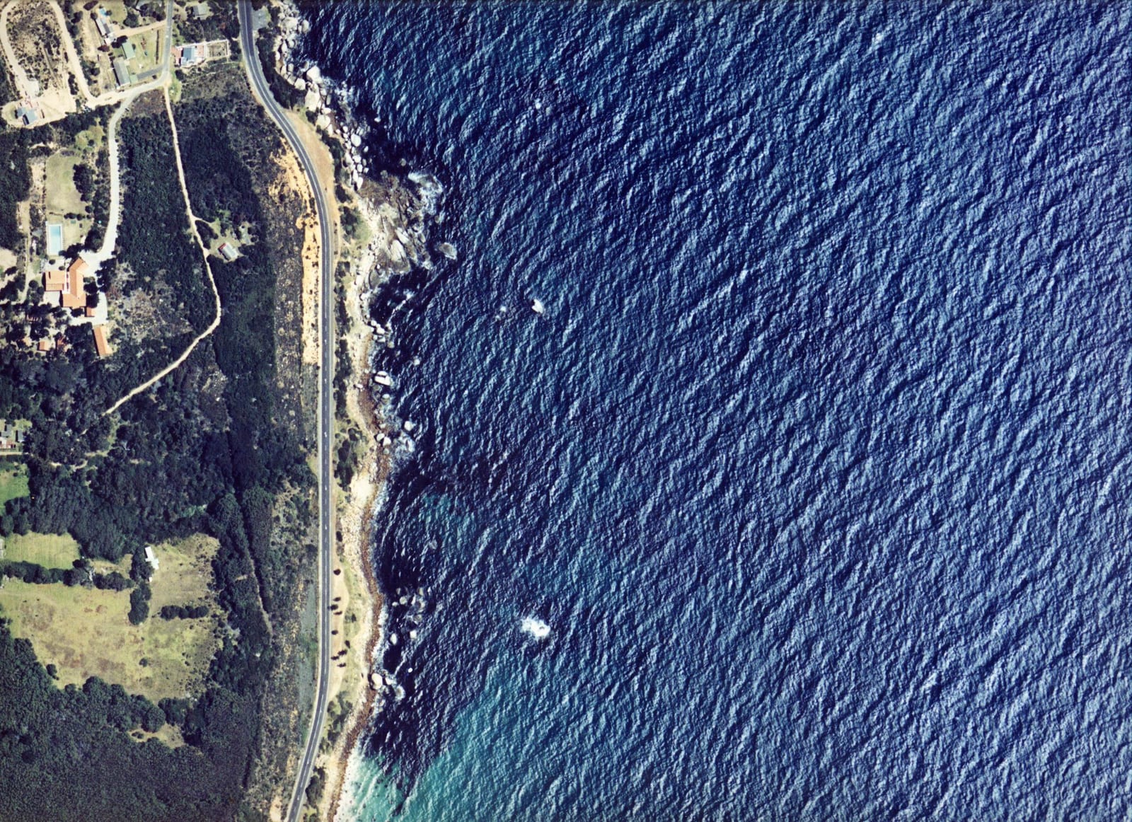 Insanity Reef — Wikimedia Commons | License: CC-BY-SA-3.0 | Source: http://commons.wikimedia.org/wiki/Special:FilePath/Resize%20of%20Aerial%20view%20of%20CT%20dive%20sites%20at%20Rocklands%20Point%20-%20Spaniard%20rock%20aerial%202.jpg
