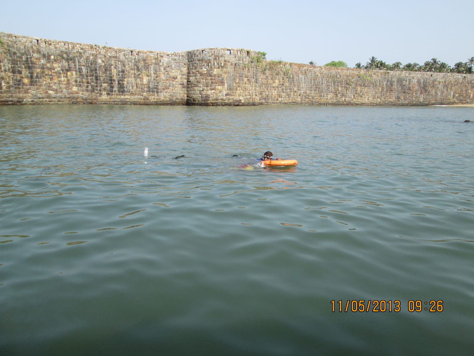 The Wall — Photo: Rudolph.A.furtado | License: CC0 | Source: https://upload.wikimedia.org/wikipedia/commons/f/f2/Snorkeling_and_Scuba_diving_near_Sindhudurg_Fort..JPG